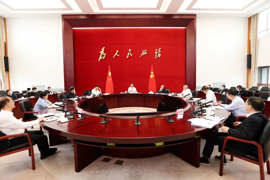 省政府黨組舉行主題教育理論學(xué)習(xí)中心組集中研討會 李炳軍主持并講話
